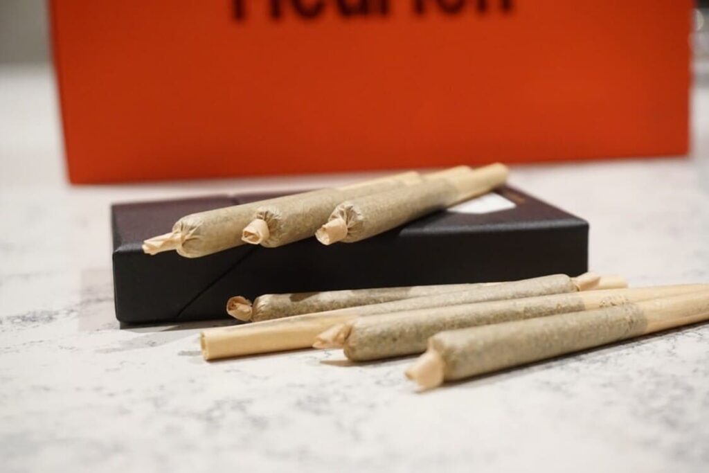 Custom design for your pre-roll joint Package