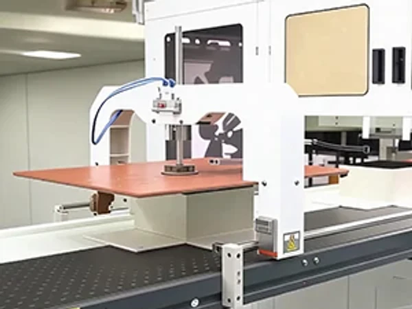 Die cutting and creasing machinery for paper boxes